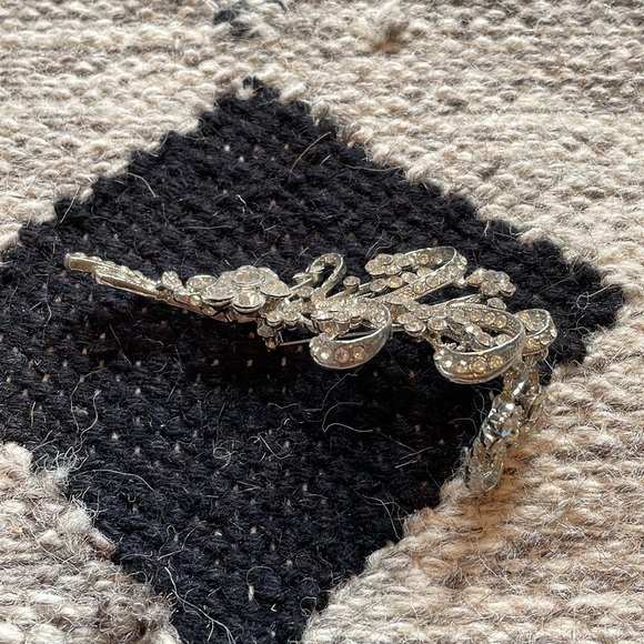 Vintage Brooch Bling Diamanté Leaf Floral Design - Costume Jewellery - Picture 2 of 16